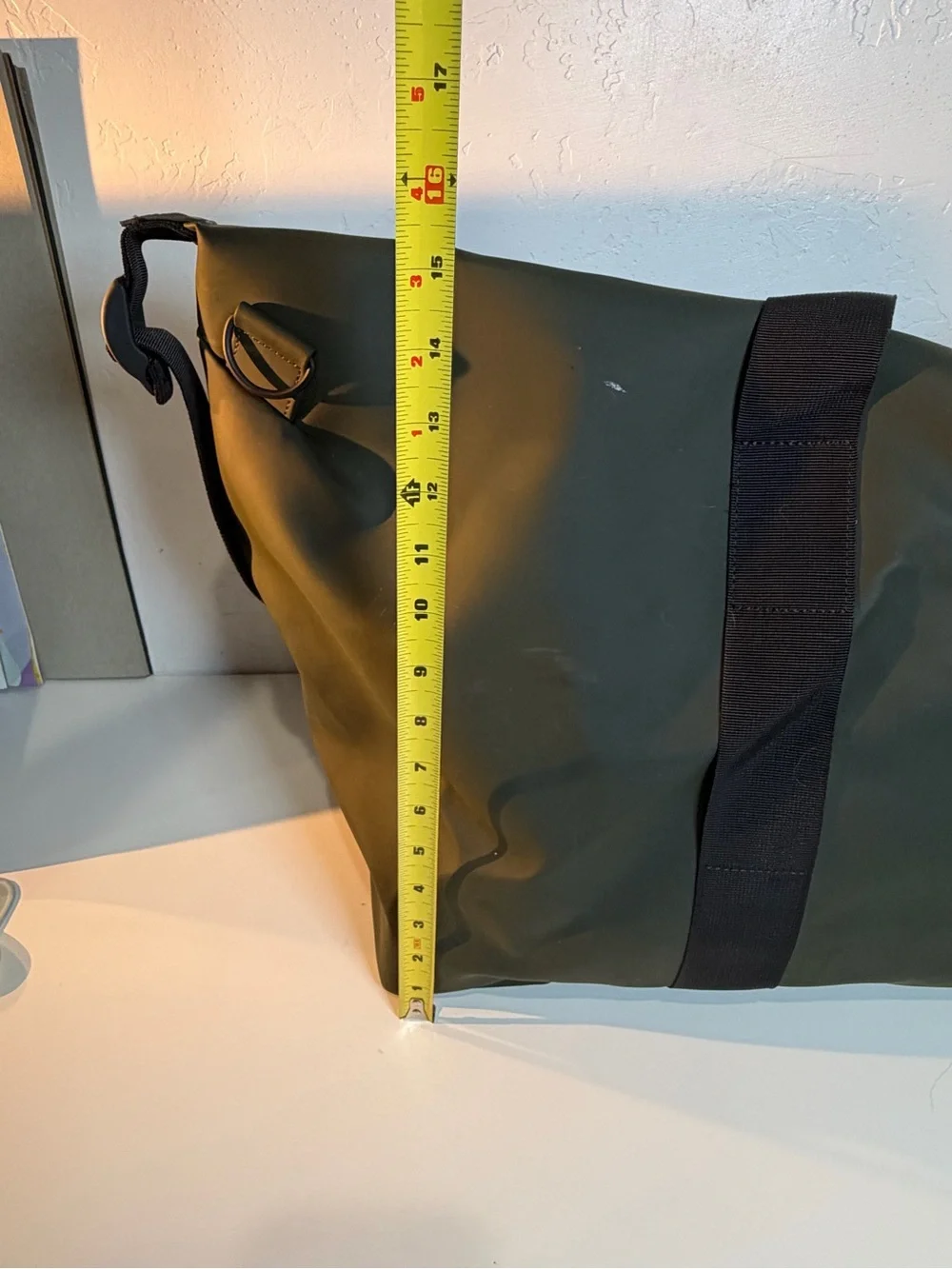 Rains Hilo Weekend Bag Large with Rains Hilo Wash Bag Olive Green